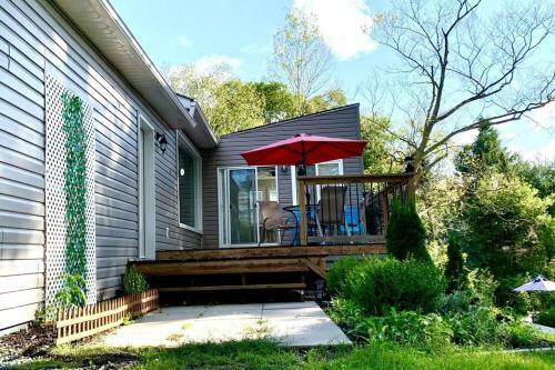 Waterfront 3-bedroom Cottage With Great View