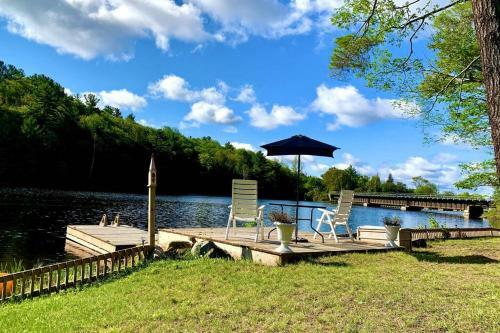Waterfront 3-bedroom Cottage With Great View