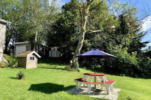 Waterfront 3-bedroom Cottage With Great View