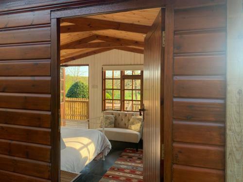 Hostal The Cider Shed Bed And Breakfast