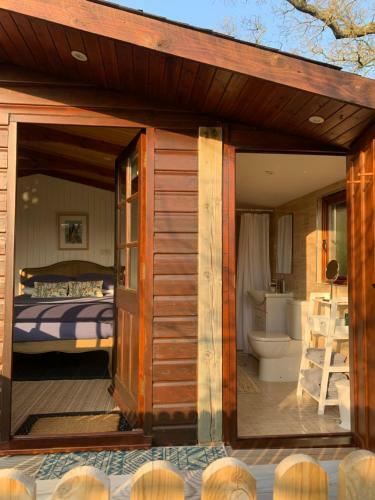 Hostal The Cider Shed Bed And Breakfast