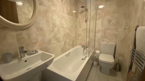 Comfy 2 Bed House Located At Wareham Train Station
