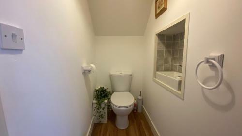 Comfy 2 Bed House Located At Wareham Train Station