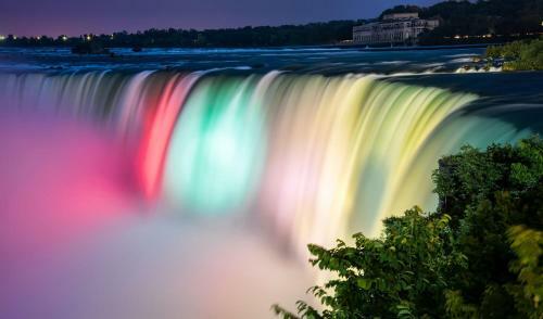 Gracies Fallsview Getaway
