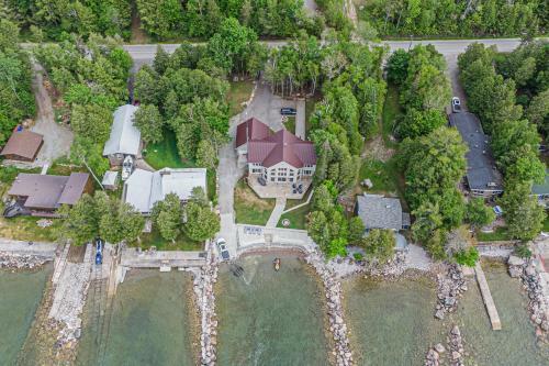 Villa Selena-lakefront-families Only-boat Launch
