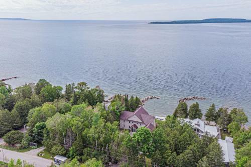 Villa Selena-lakefront-families Only-boat Launch