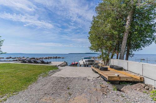 Villa Selena-lakefront-families Only-boat Launch