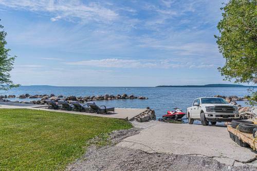 Villa Selena-lakefront-families Only-boat Launch
