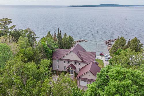 Villa Selena-lakefront-families Only-boat Launch