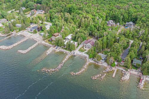 Villa Selena-lakefront-families Only-boat Launch