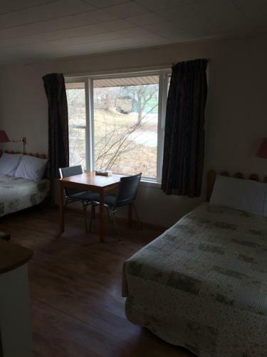 Dolan's Motel