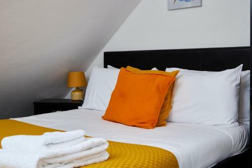 Apartamento Sleeps 10 The Charming House