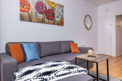 Apartamento Cozy & Warm 2bd King Apt, Steps From Byward Market!