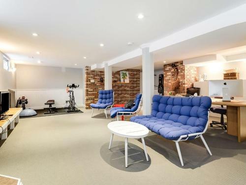 Comfortable Family Home With Updated Spacious Kitchen!