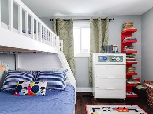 Comfortable Family Home With Updated Spacious Kitchen!