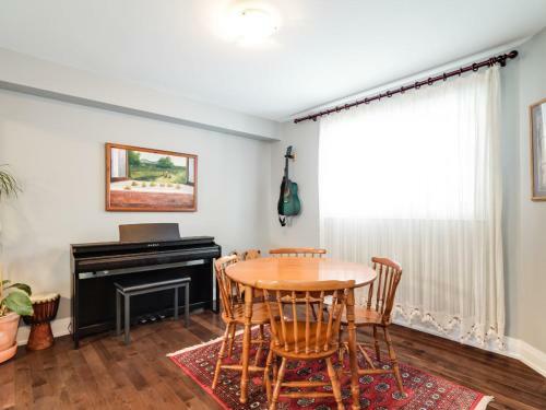 Comfortable Family Home With Updated Spacious Kitchen!