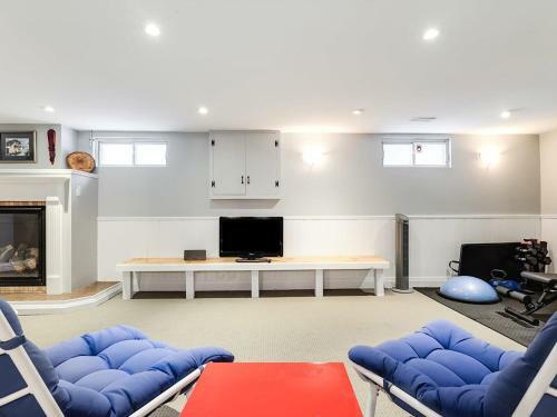 Comfortable Family Home With Updated Spacious Kitchen!