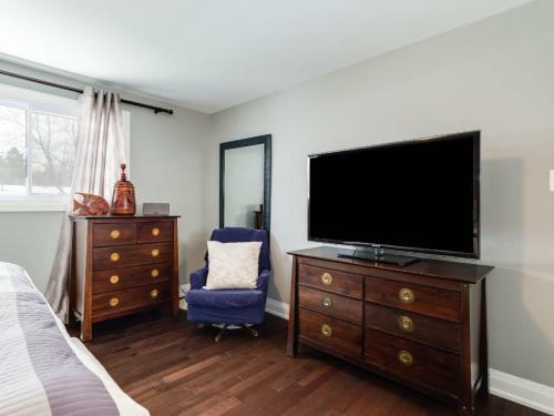 Comfortable Family Home With Updated Spacious Kitchen!