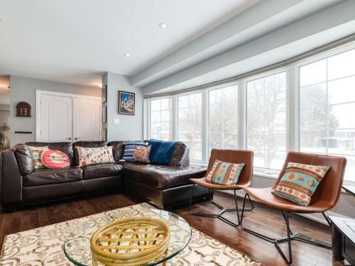 Comfortable Family Home With Updated Spacious Kitchen!