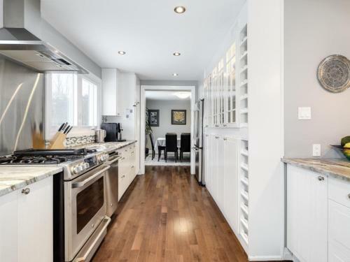 Comfortable Family Home With Updated Spacious Kitchen!