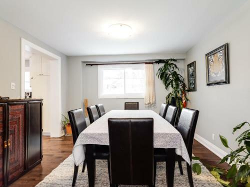 Comfortable Family Home With Updated Spacious Kitchen!