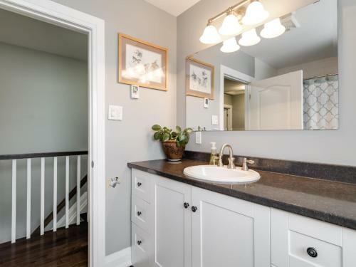 Comfortable Family Home With Updated Spacious Kitchen!