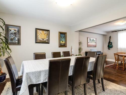 Comfortable Family Home With Updated Spacious Kitchen!