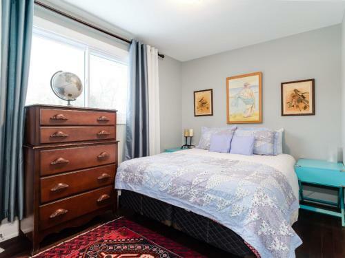Comfortable Family Home With Updated Spacious Kitchen!