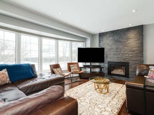Comfortable Family Home With Updated Spacious Kitchen!