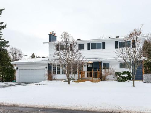 Comfortable Family Home With Updated Spacious Kitchen!