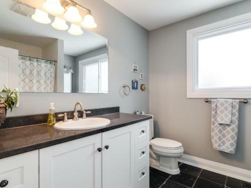 Comfortable Family Home With Updated Spacious Kitchen!