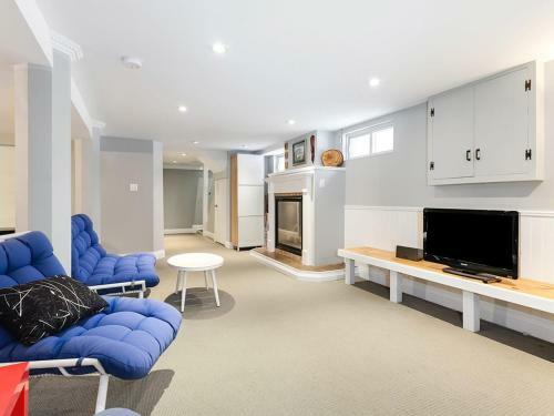 Comfortable Family Home With Updated Spacious Kitchen!
