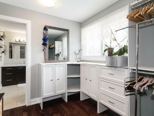 Comfortable Family Home With Updated Spacious Kitchen!