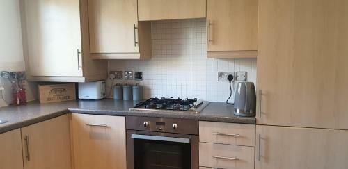 Stylish Newly Refurbished 2 Bed 2 Bathroom Apartment For Upto 6