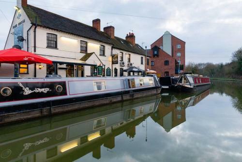Fergies Canal Side Cottage