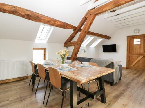 Lower Venn Granary Apartment 2