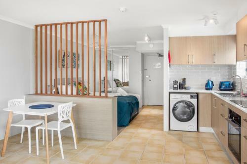 Apartamento Beachfront Studio With Balcony, Parking And Pool