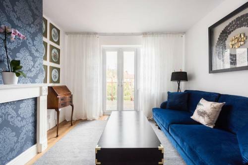 The Bluebird - Luxury Apartment