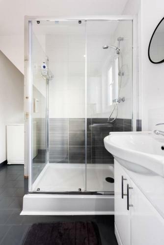 The Bluebird - Luxury Apartment