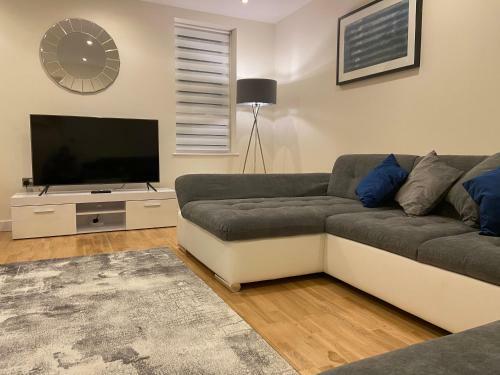Amazing 2 Bed 2 Bath Private Apartment
