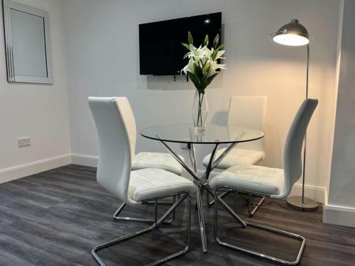 Amazing Central 1 Bed Apartment With Outside Space