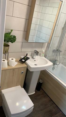 Apartamento Spacious Flat With Private Entrance And Jacuzzi