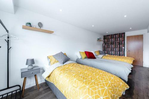 Homely - Watford Central Apartments (warner Bros Studio)