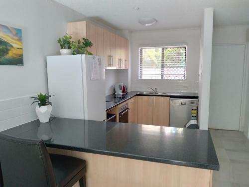 Fantastic 2brm Absolute Beachfront Apartment, Hedges Avenue Mermaid Beach