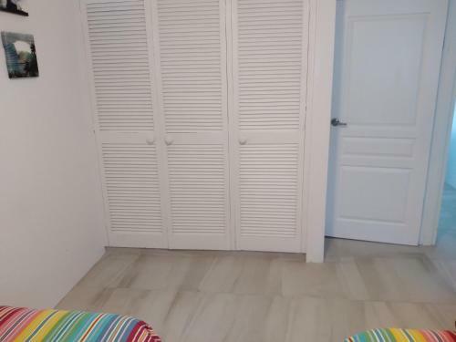 Fantastic 2brm Absolute Beachfront Apartment, Hedges Avenue Mermaid Beach