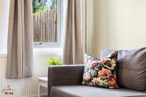 Apartamento Niksa Serviced Accommodation - 3 Bedroom House