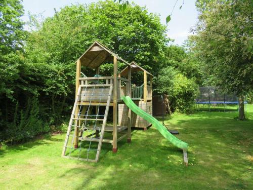 Swimming Pool House In West Chinnock