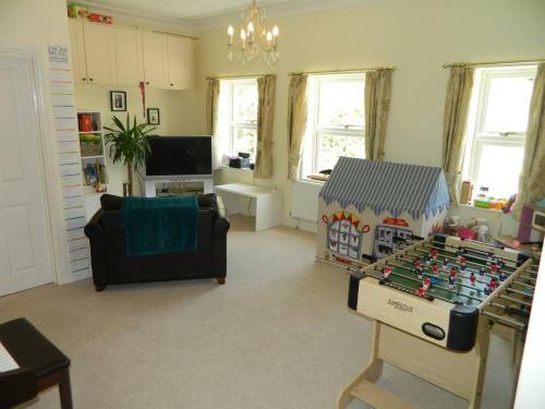 Swimming Pool House In West Chinnock