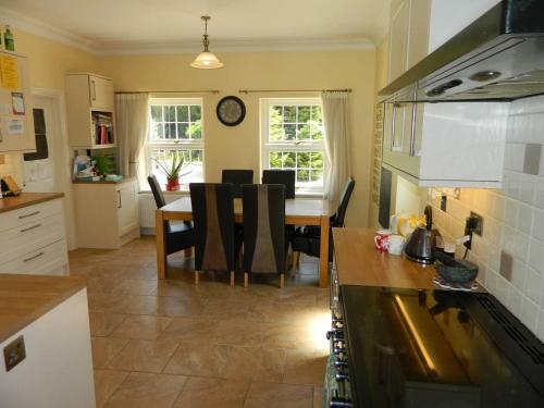 Swimming Pool House In West Chinnock