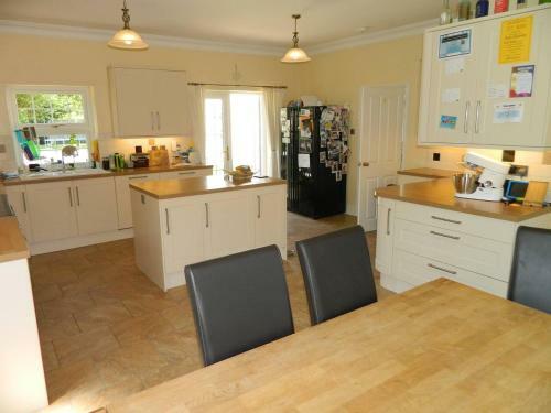 Swimming Pool House In West Chinnock